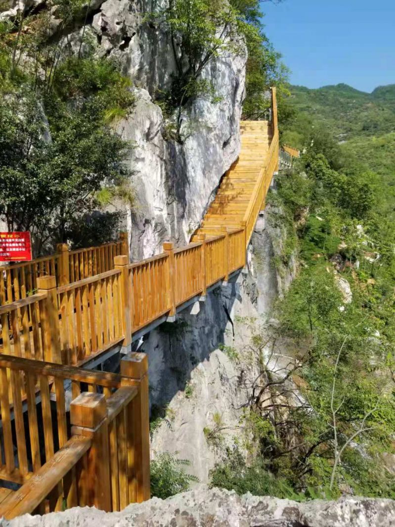 Anticorrosive wooden walkway